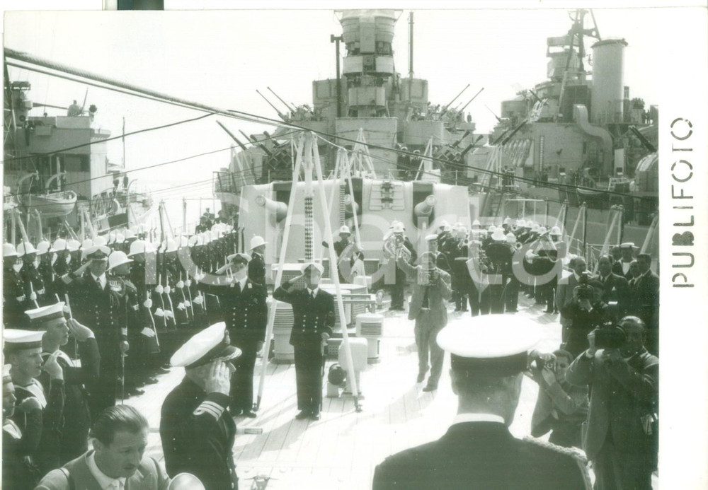 Fotografia d epoca originale 1954 NAPOLI Arrivo flotta navale inglese al comando di Louis MOUNTBATTEN Foto 1