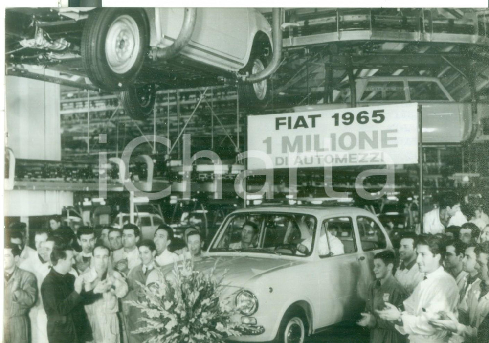Fotografia d epoca originale 1965 TORINO FIAT produce un milione di automezzi  FIAT 850 Berlina Foto 18x13 1