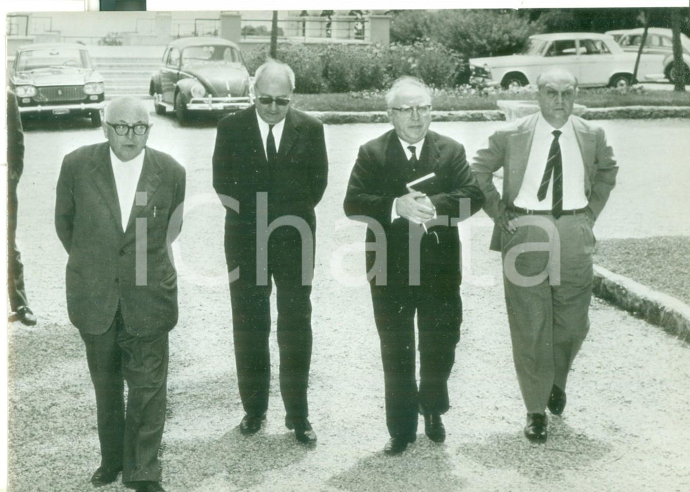 Fotografia d epoca originale 1963 ROMA Pietro NENNI  Giuseppe SARAGAT  Silvio GAVA alla Camilluccia Foto 1