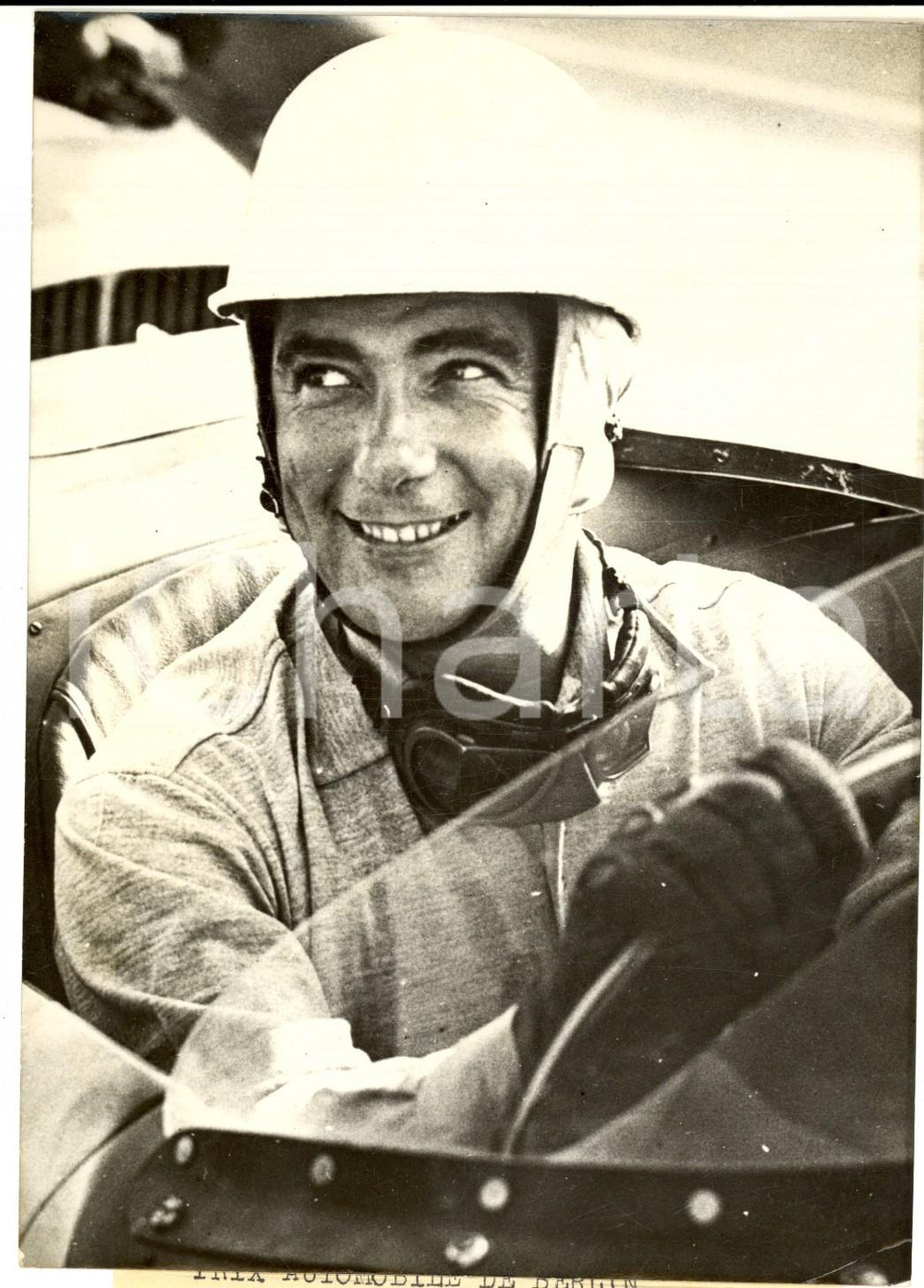 Fotografia d epoca originale 1959 AUTOMOBILISMO Ritratto del pilota Jean BEHRA nella vettura  Foto 13x18 1