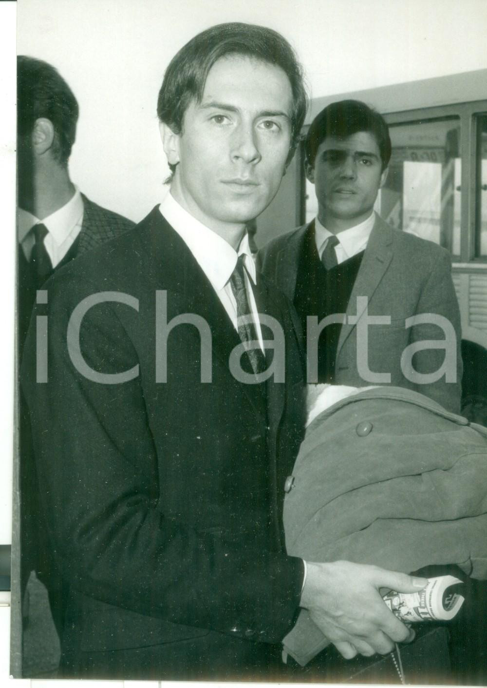 Fotografia d epoca originale 1965 ROMA Il visagista PABLO in Italia per servizio fotografico TOWNS & COUNTRY 1