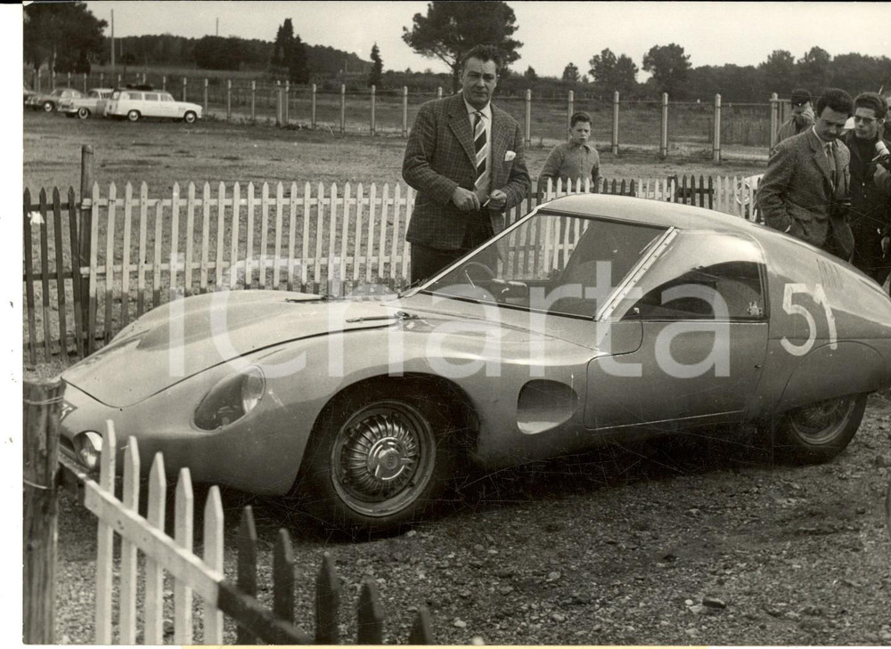Fotografia d epoca originale 1960 24 HEURES DU MANS D.B. 51 presentÃ©e par le constructeur RenÃ© BONNET Photo 1