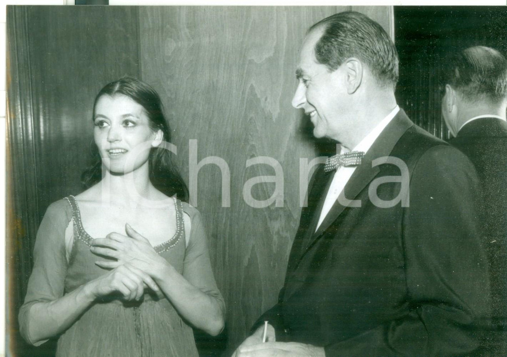 Fotografia d epoca originale 1966 MILANO Teatro ALLA SCALA  Carla FRACCI con il coreografo Igor MOISEEV 1