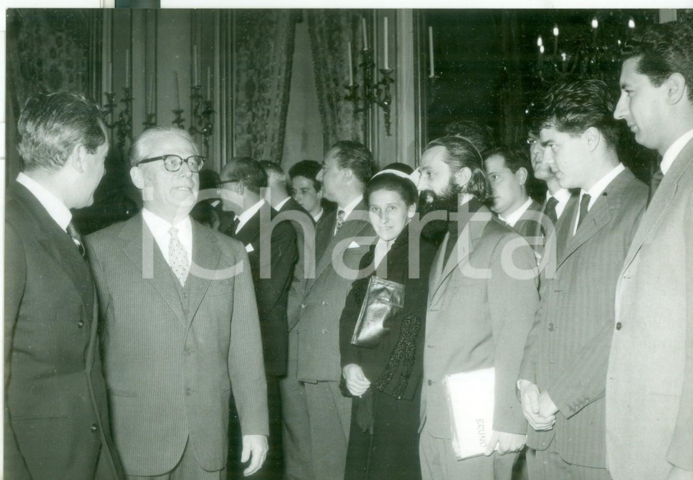 1956 ROMA - Giovanni GRONCHI riceve i vincitori degli "Incontri della Gioventù"