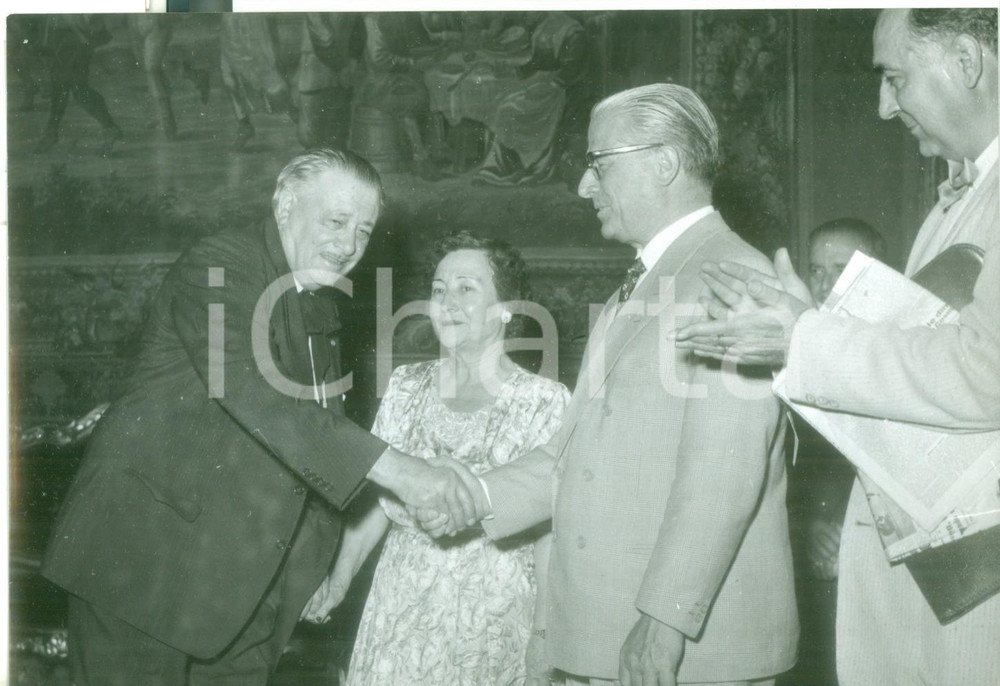 Fotografia d epoca originale 1956 ROMA Giovanni GRONCHI riceve sindacalista Luigi ANTONINI con la moglie FOTO 1