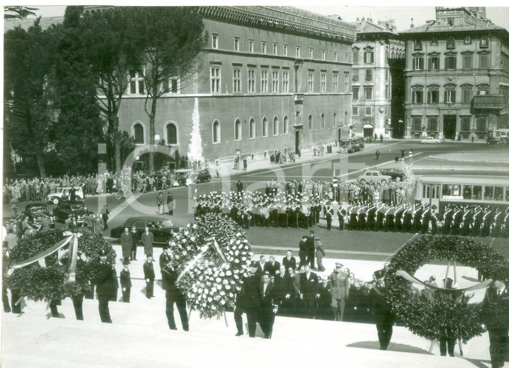 Fotografia d epoca originale 1956 ROMA Salvatore REBECCHINI e la delegazione francese al Milite Ignoto 1
