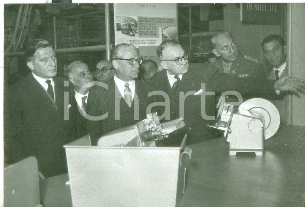 Fotografia d epoca originale 1956 ROMA EUR  Mostra Meccanizzazione Postale  Il presidente Giovanni GRONCHI 1