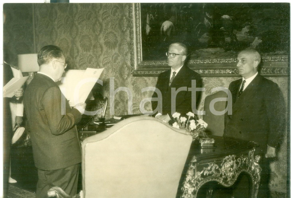 Fotografia d epoca originale 1958 ROMA Ministro Vincenzo MONALDI presta giuramento davanti a Giovanni GRONCHI 1