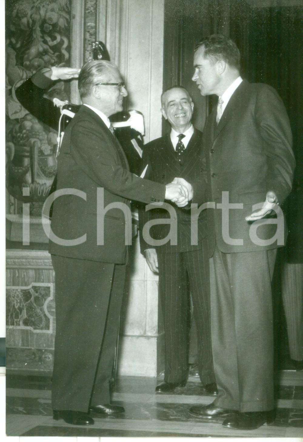 Fotografia d epoca originale 1957 ROMA Quirinale  Stretta di mano tra Giovanni GRONCHI e Richard NIXON Foto 1
