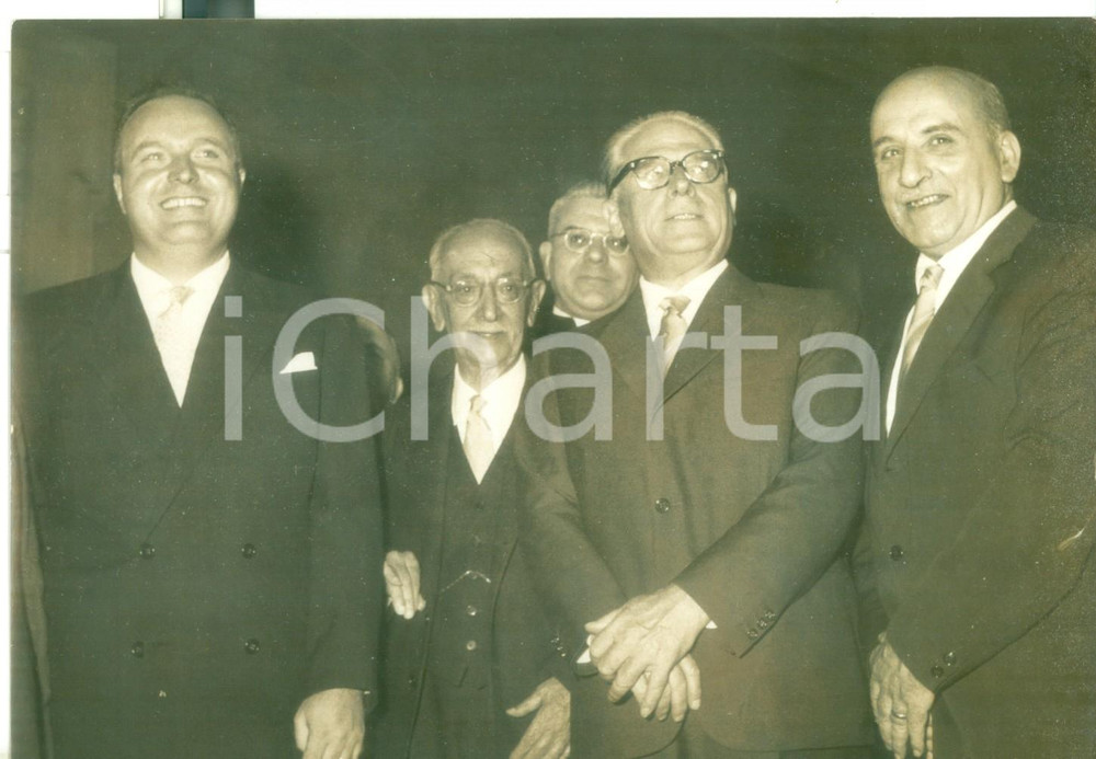 Fotografia d epoca originale 1956 ROMA Nuova Antologia  Giovanni GRONCHI premia Renato DE MATTIA  Foto 1