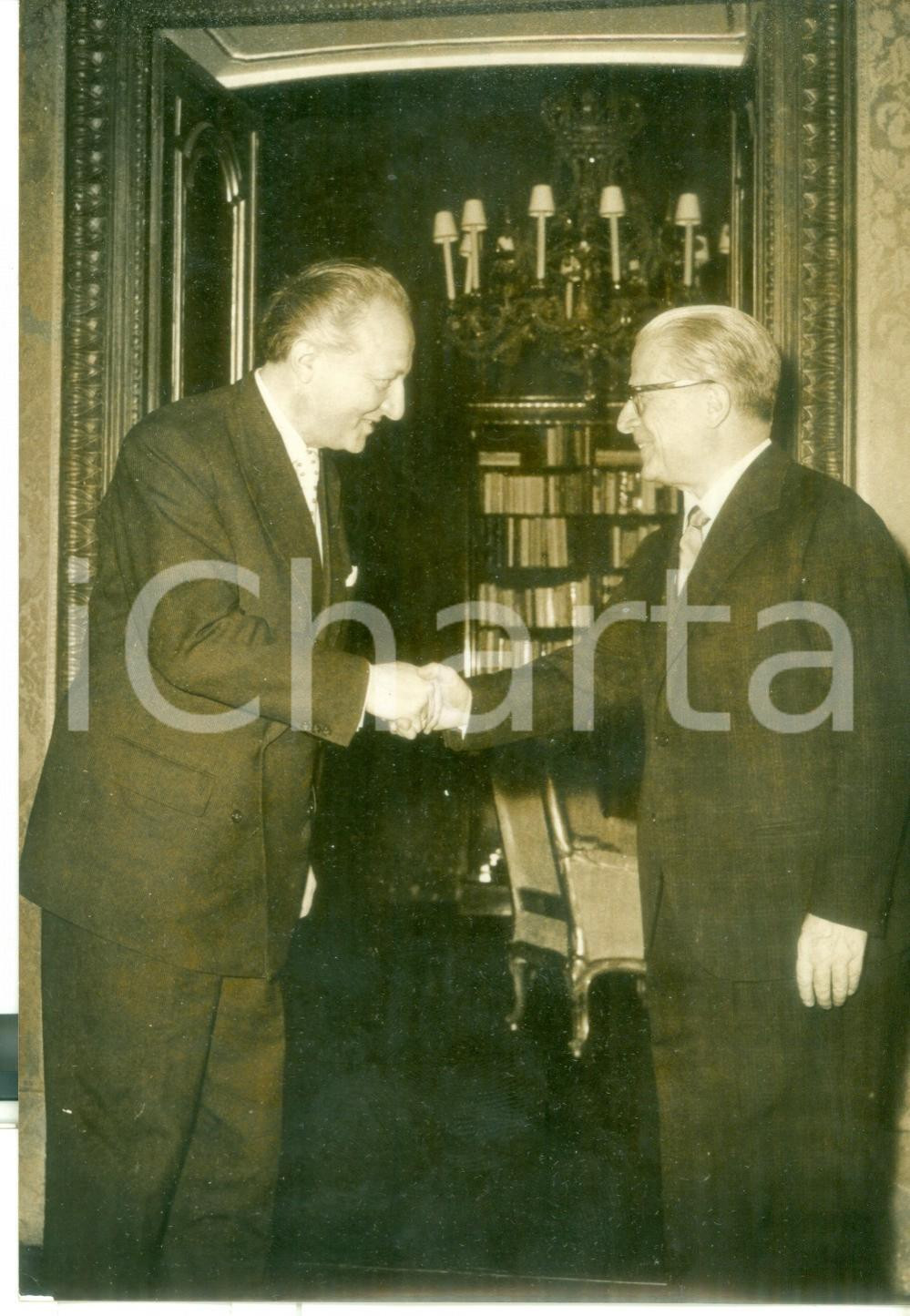 Fotografia d epoca originale 1957 ROMA Giovanni GRONCHI riceve presidente della CECA Hans FURLER  Foto 13x18 1