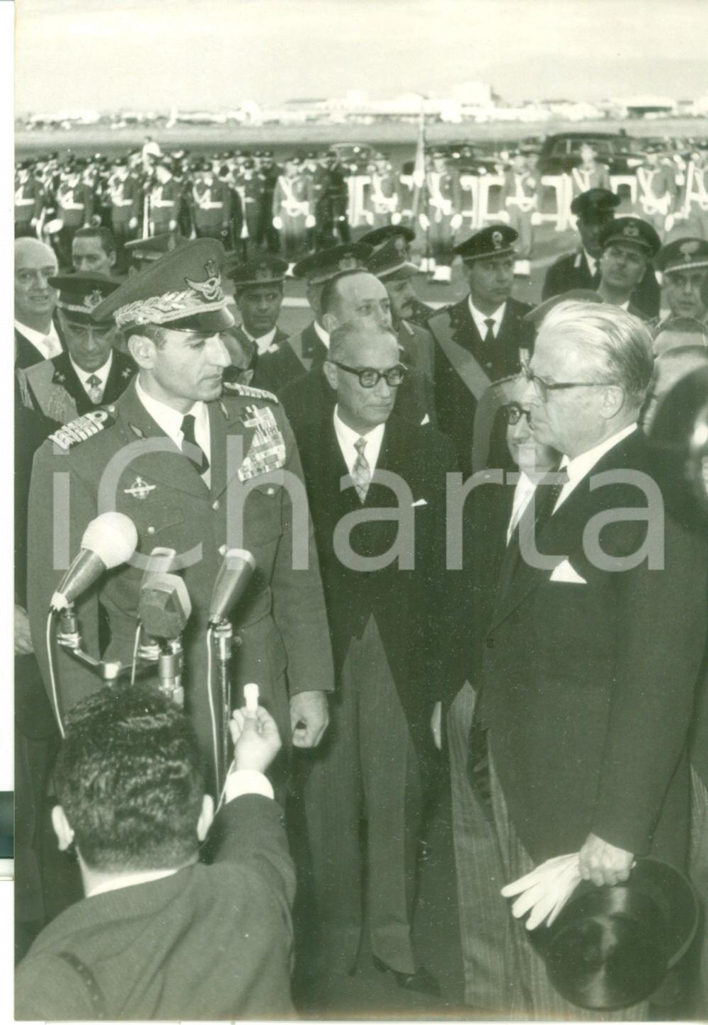 Fotografia d epoca originale 1958 ROMA Lo sciÃ  di Persia Mohammad Reza PAHLAVI accolto da Giovanni GRONCHI 1