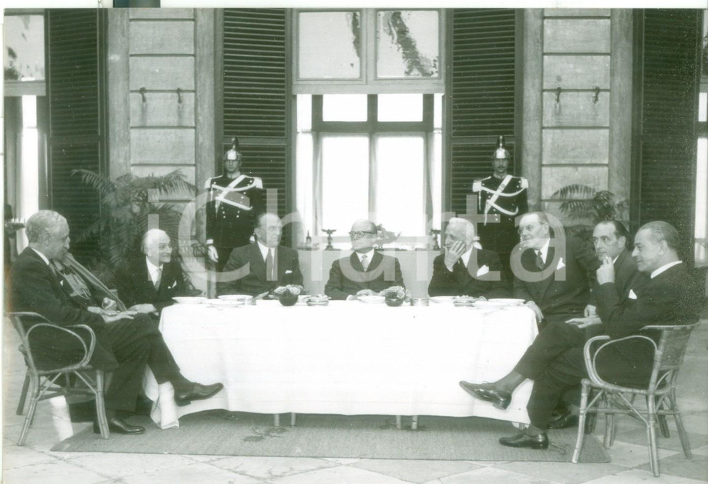 Fotografia d epoca originale 1956 ROMA Festa Repubblica  Giovanni GRONCHI riceve il Corpo Diplomatico  Foto 1