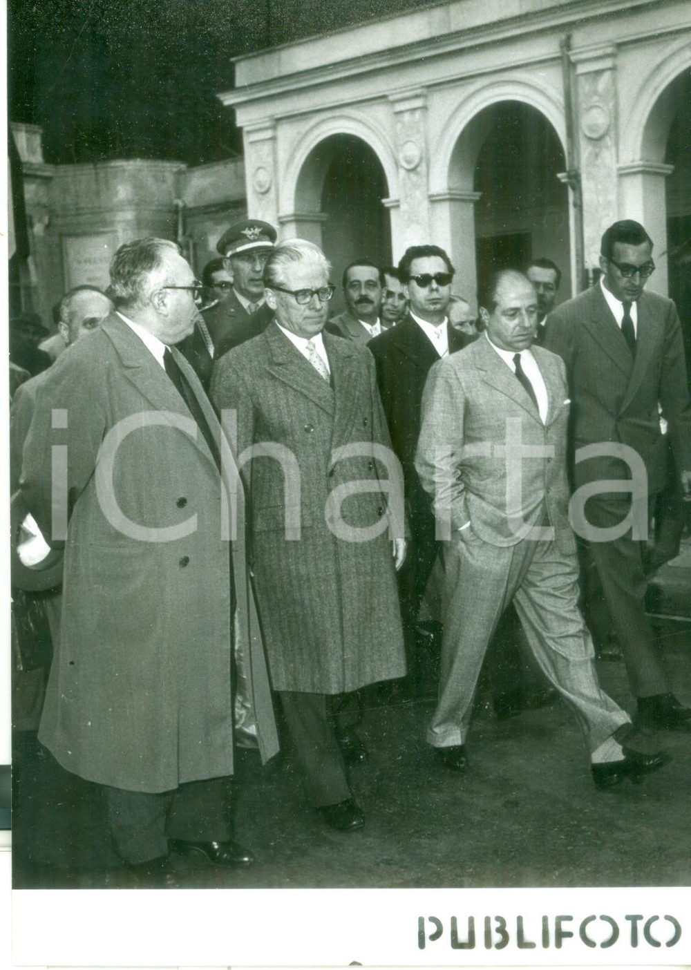 Fotografia d epoca originale 1956 CASTELLAMARE DI STABIA Il presidente Giovanni GRONCHI in visita alle terme 1