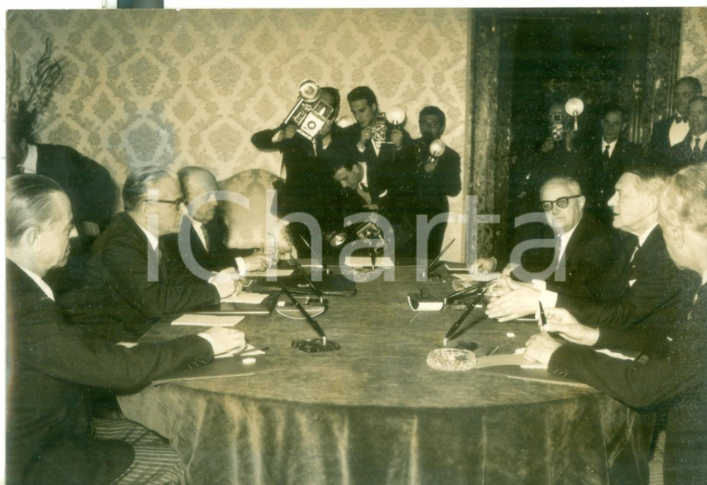 Fotografia d epoca originale 1957 ROMA Quirinale  Giovanni GRONCHI a colloquio con il presidente RenÃ© COTY 1