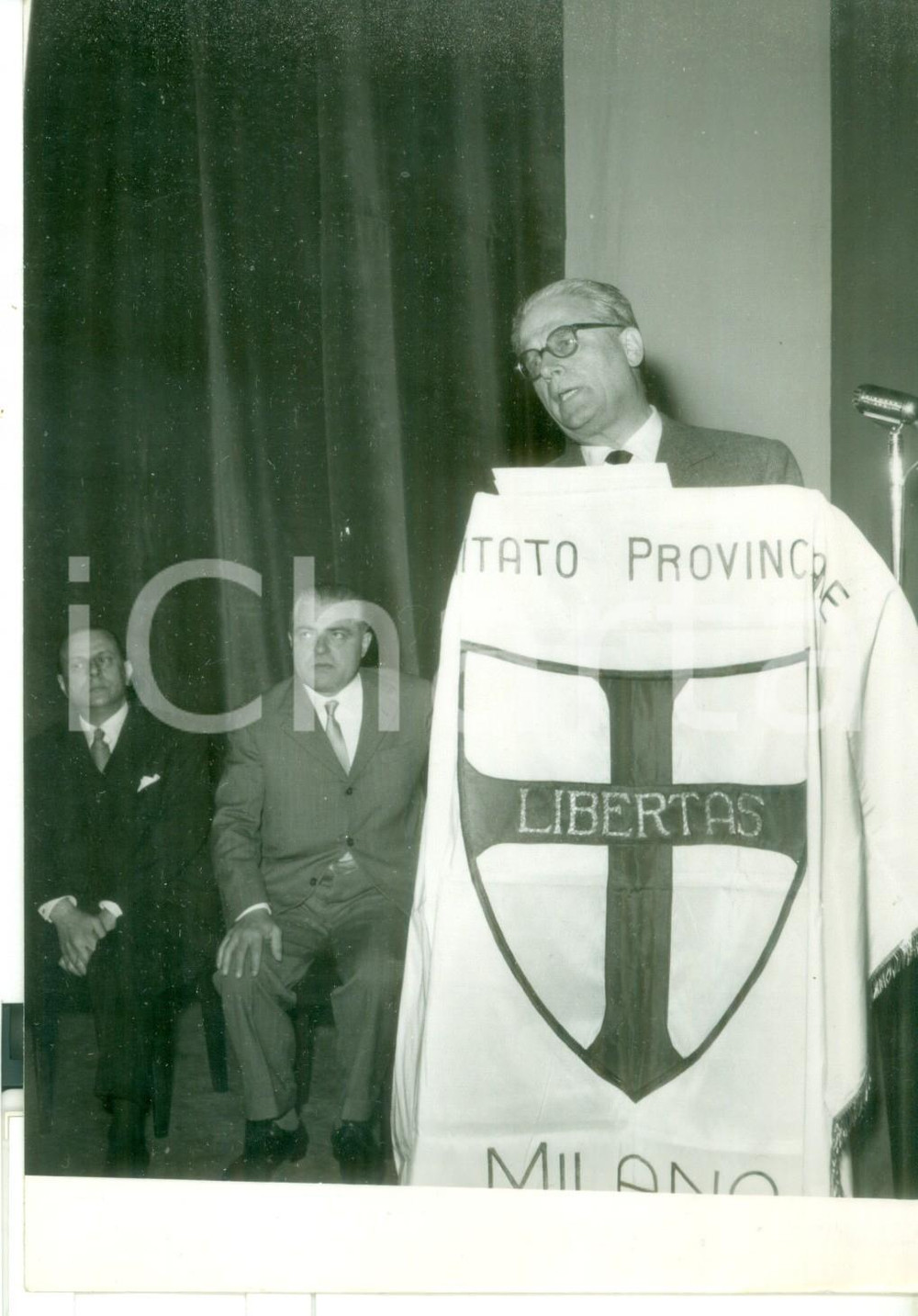 Fotografia d epoca originale 1954 MILANO Teatro Lirico  Congresso DC  Giovanni GRONCHI durante il discorso 1