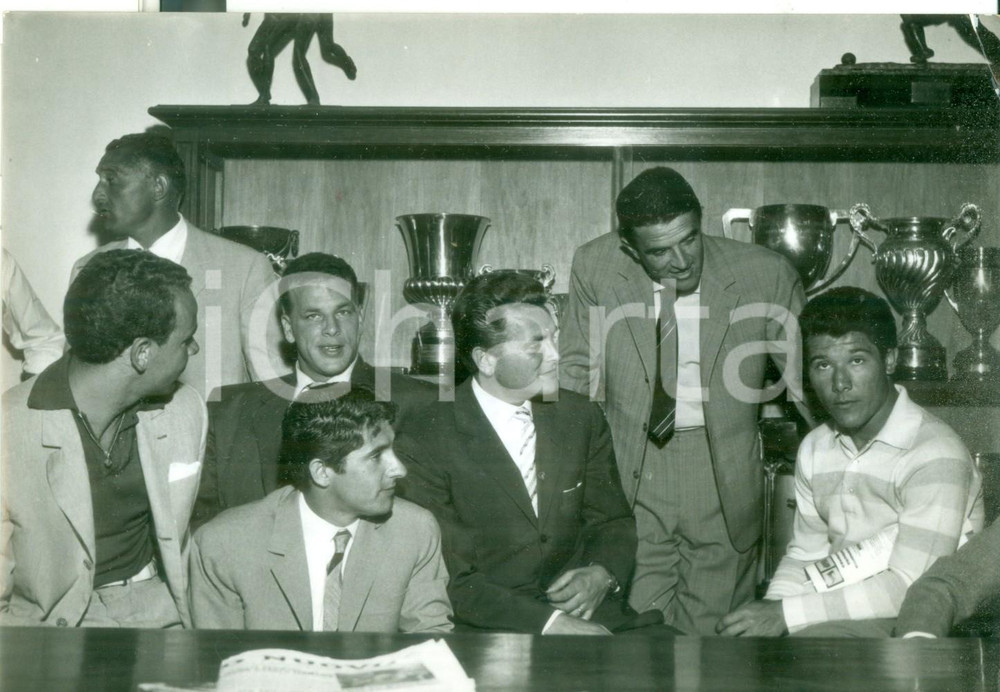 Fotografia d epoca originale 1957 TORINO JUVENTUS Calcio  Omar SIVORI  John CHARLES  Giampiero BONIPERTI 1
