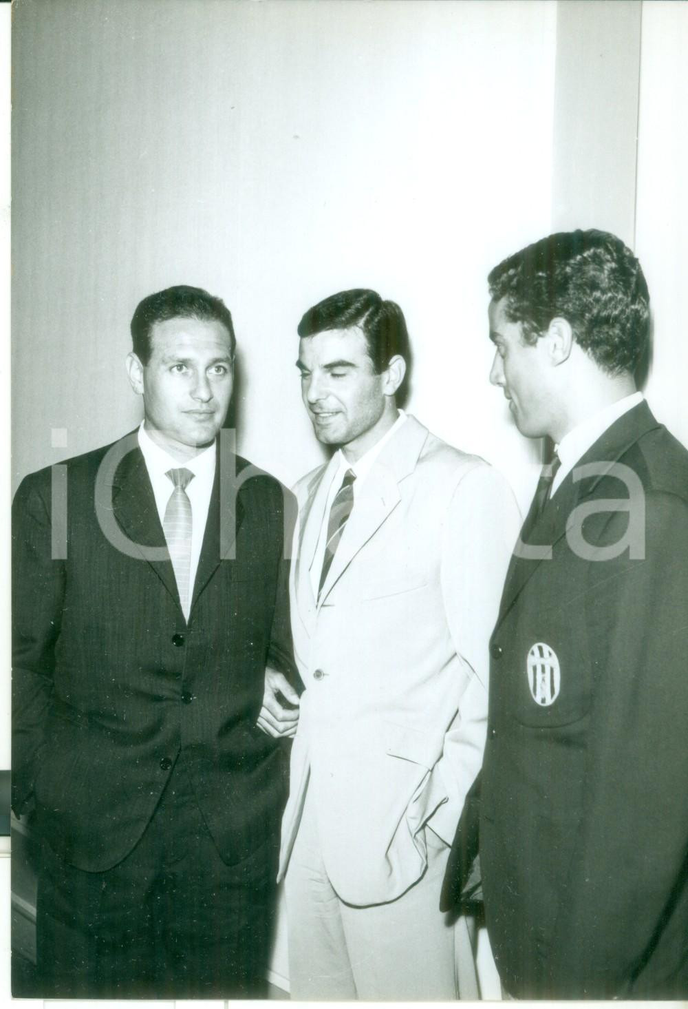 Fotografia d epoca originale 1961 TORINO CALCIO Raduno JUVENTUS Humberto ROSA Gianfranco BOZZAO Bruno NICOLÃˆ 1