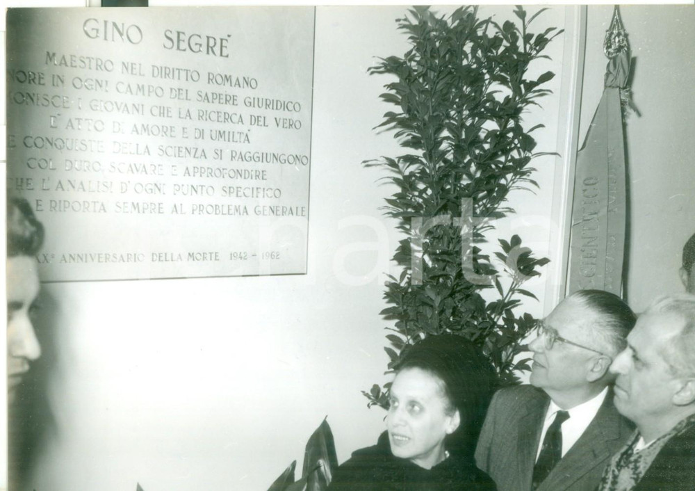 Fotografia d epoca originale 1963 TORINO Liceo GINO SEGRÃˆ  Emilio SEGRÃˆ con la targa dedicata allo zio 1