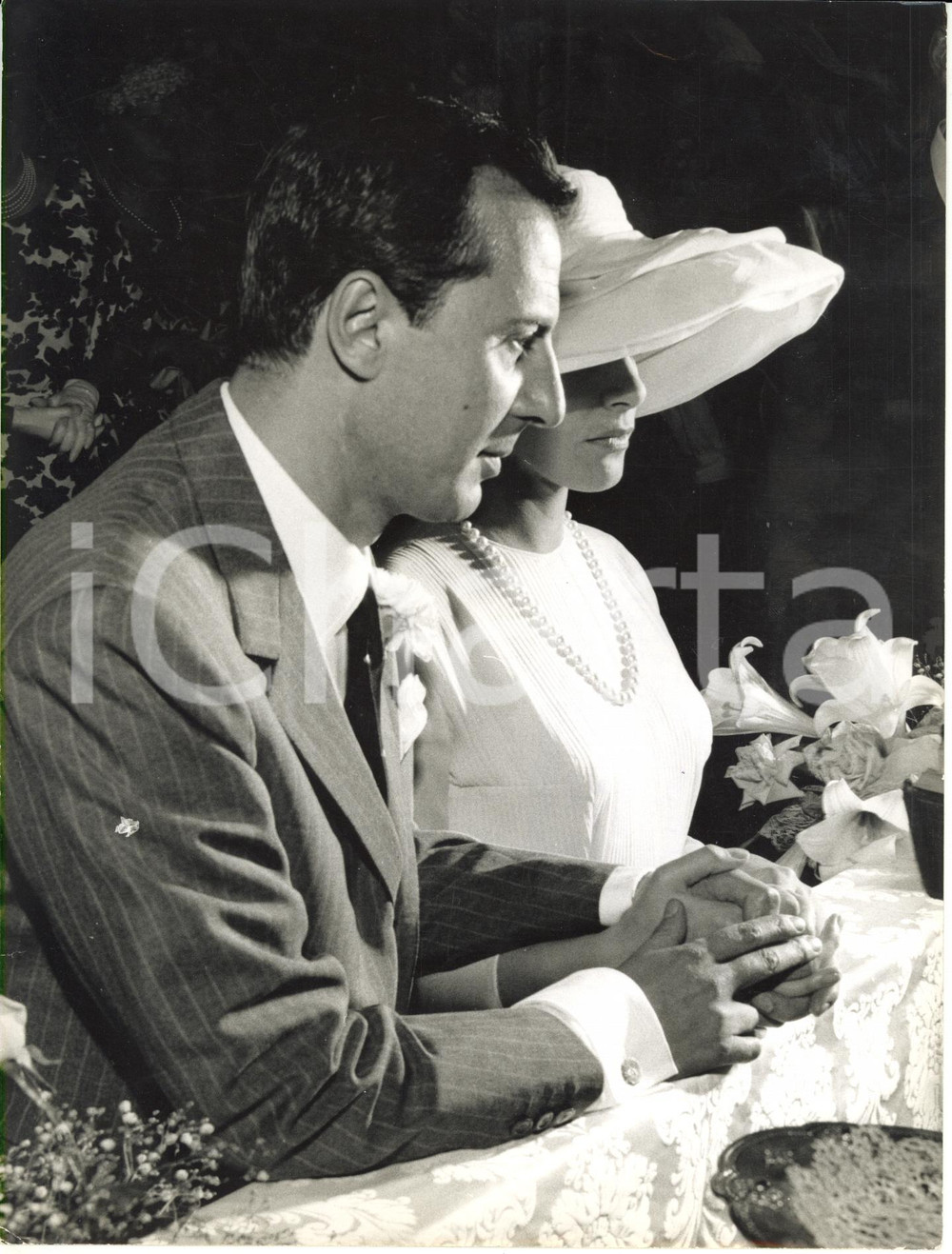 Fotografia d epoca originale 1960 PORANA Chiesa di Piazzale  Matrimonio tra Ornella VANONI e Lucio ARDENZI 1