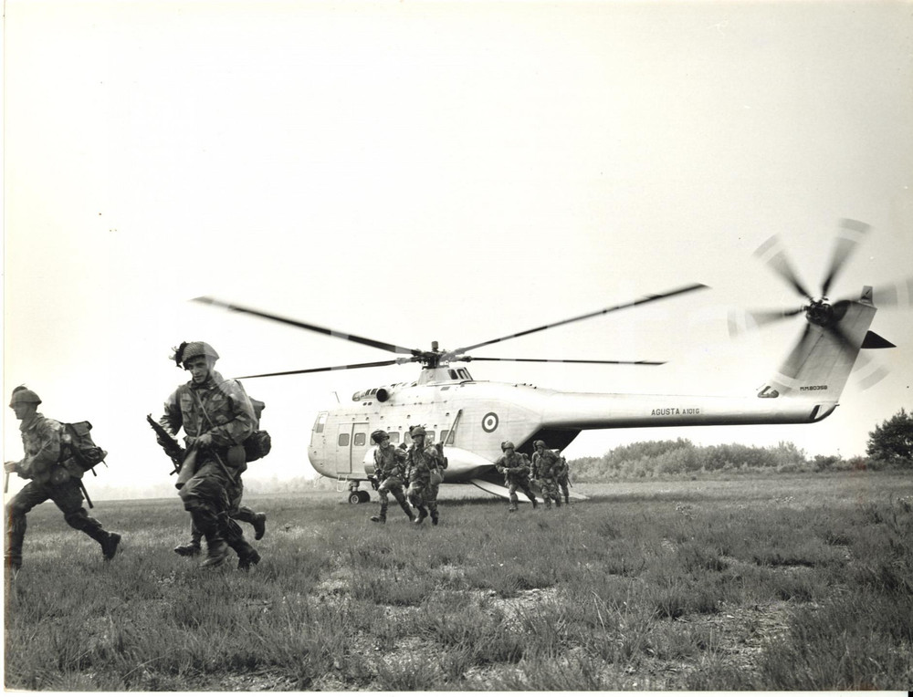 Fotografia d epoca originale 1964 CASCINA COSTA  Prove di sbarco elicottero AGUSTA A101G  Foto 24x18 cm 1