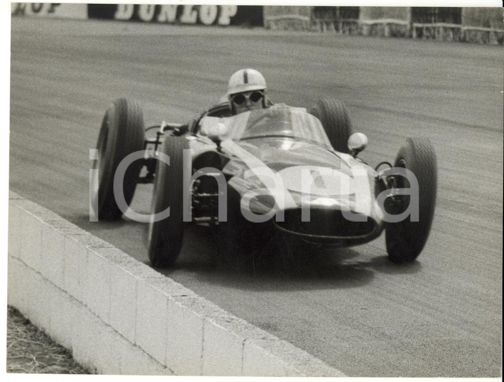 Fotografia d epoca originale 1960 SILVERSTONE Jack BRABHAM in COOPER CLIMAX during practice for GRAND PRIX 1