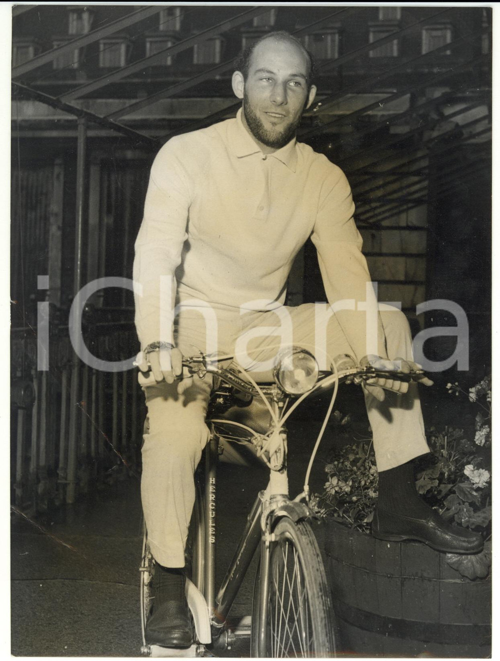 1960 LONDON - Driver Stirling MOSS riding a bicycle after the accident *Photo