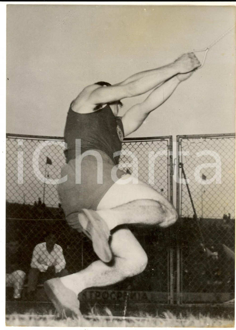 Fotografia d epoca originale 1955 BELGRADO Mikhail KRIVONOSOV record nel lancio del martello  Foto 13x18 1