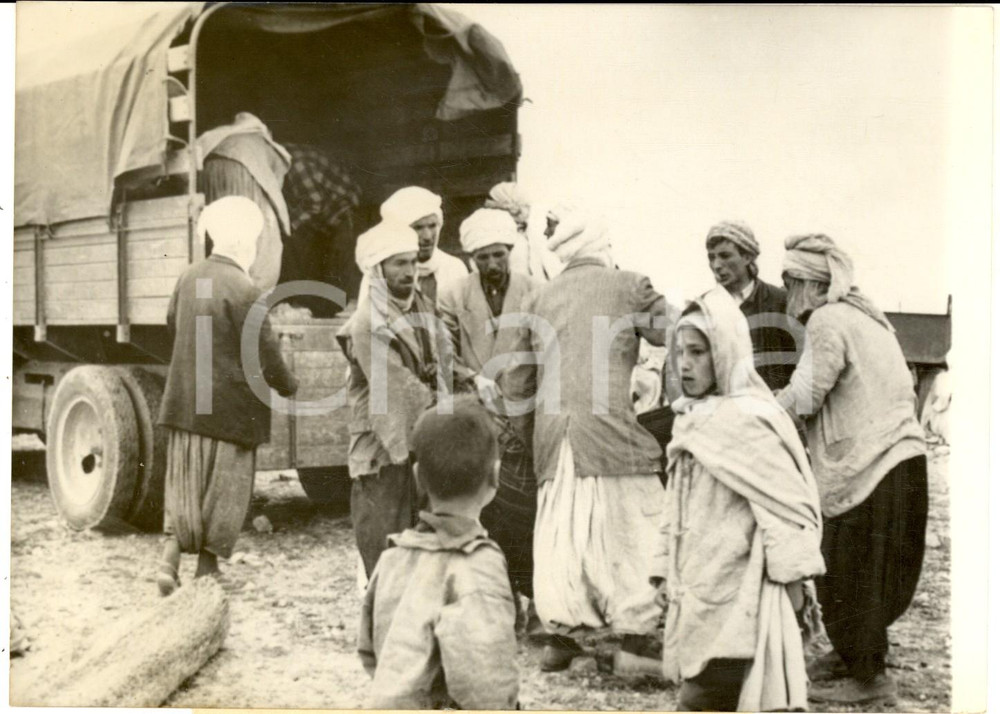 Fotografia d epoca originale 1960 ALGERIE SÃ©isme de MELOUZA  Secours catholique par des camions  Photo 1