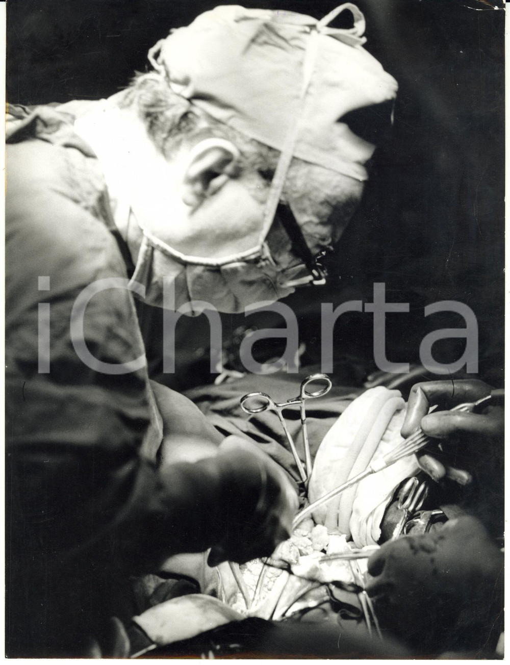 1967 MILANO Clinica La Madonnina - Michael DEBAKEY durante operazione chirurgica