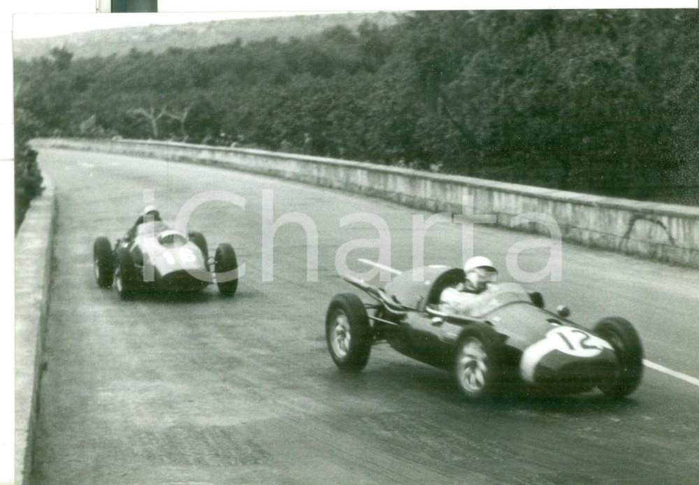 Fotografia d epoca originale 1959 SIRACUSA Gran Premio F2  Stirling MOSS su COOPER e Jean BEHRA su FERRARI 1