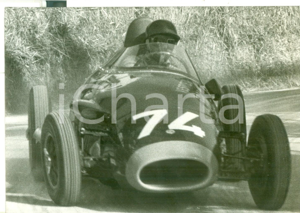 Fotografia d epoca originale 1960 ca CIRCUITO DI CESENATICO Formula Junior  Il vincitore Roberto BUSSINELLO 1