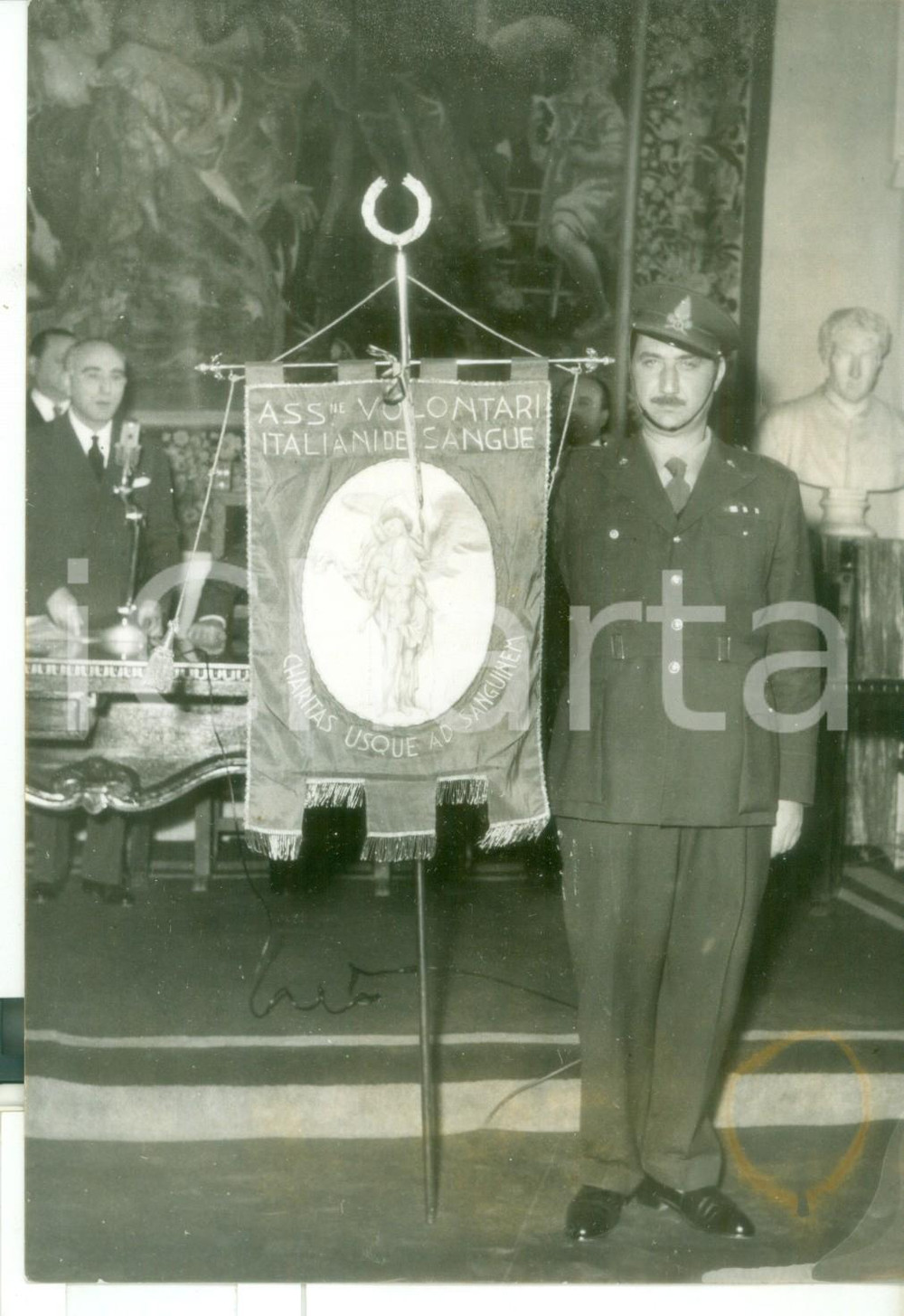 Fotografia d epoca originale 1957 ROMA Campidoglio  Bandiera AVIS premiata con medaglia d oro Foto 13x18 cm 1
