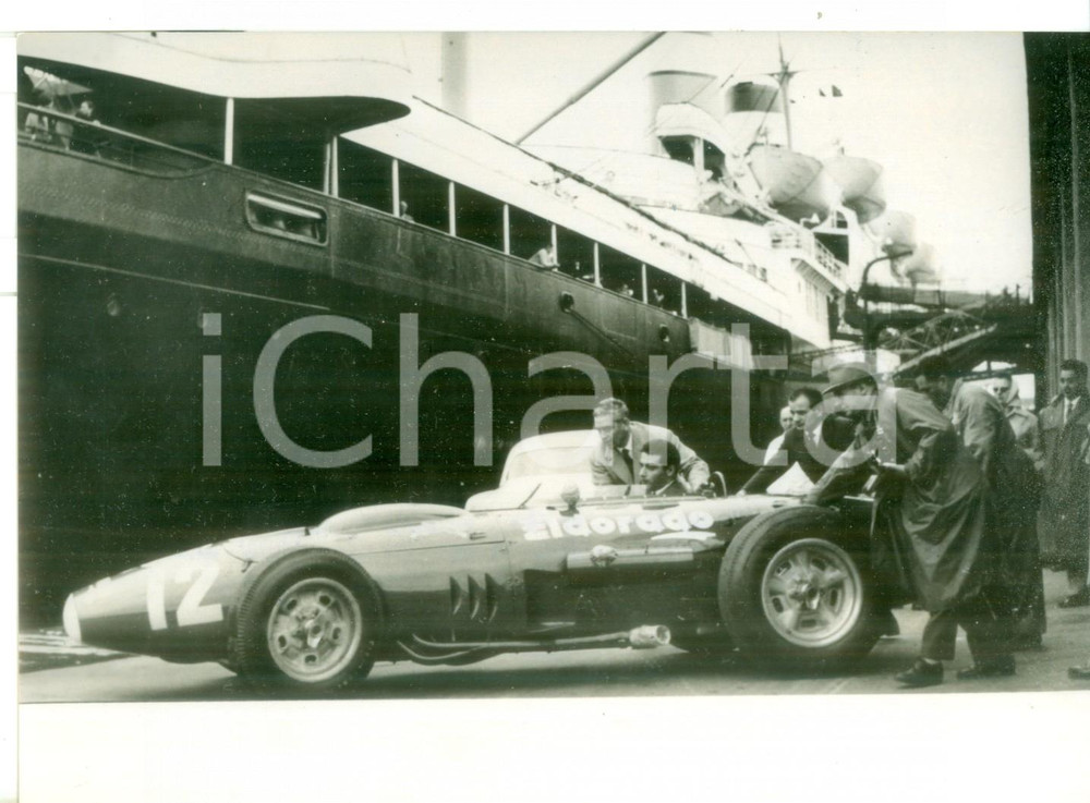 Fotografia d epoca originale 1959 GENOVA  MASERATI 420 Eldorado trasportata su nave Independence  Foto 1