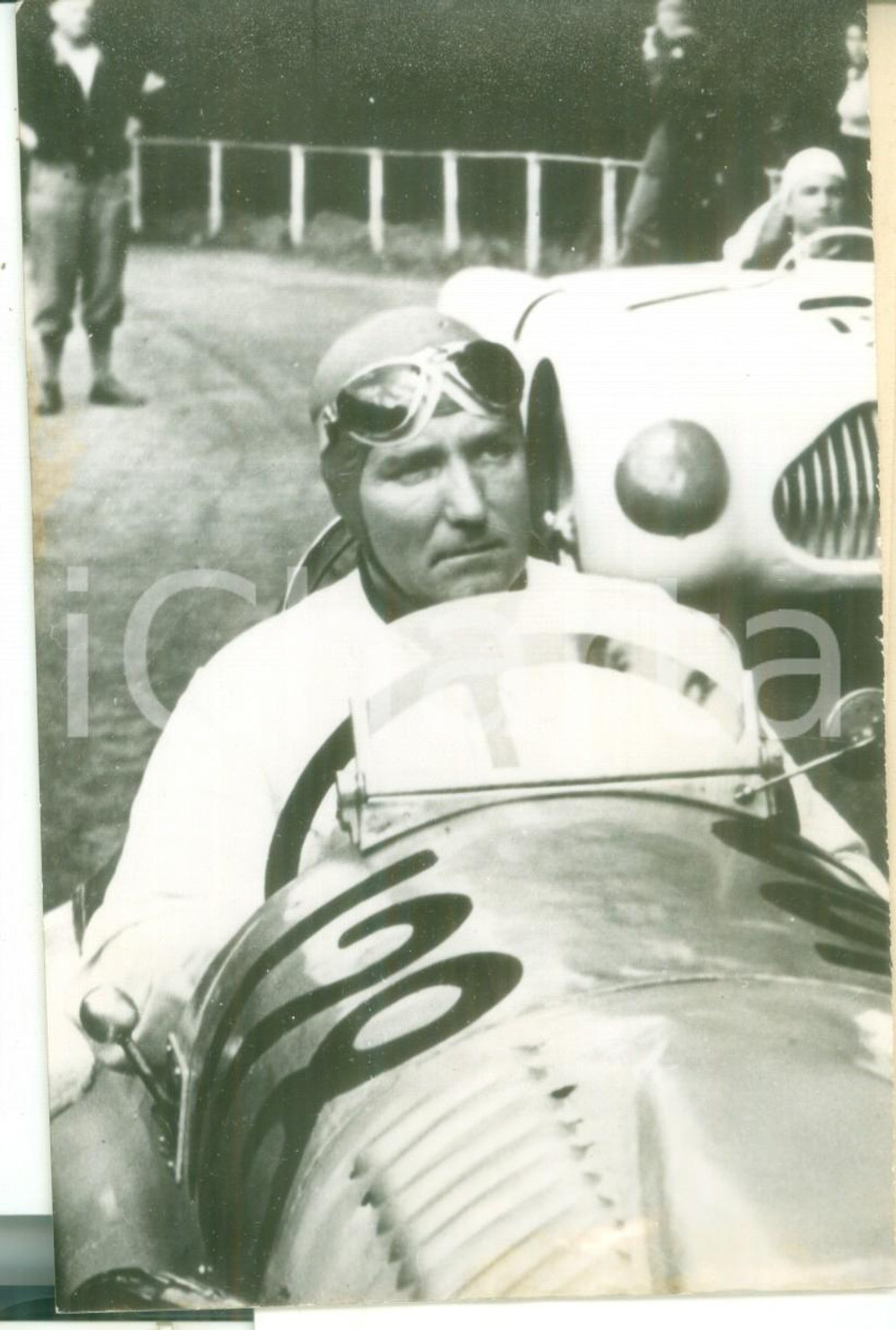 1935 ca Manfred VON BRAUCHITSCH a bordo della MERCEDES BENZ W 154 *Ristampa 1953