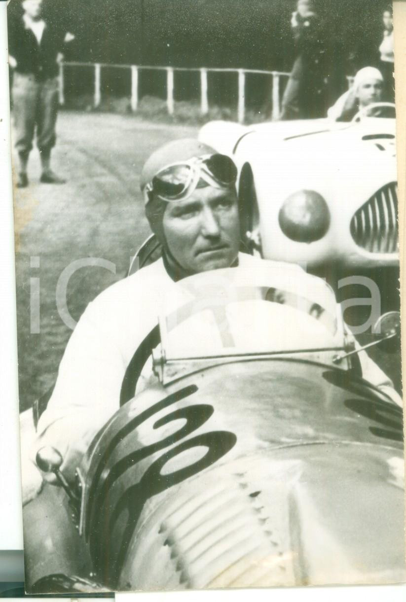 Fotografia d epoca originale 1935 ca Manfred VON BRAUCHITSCH a bordo della MERCEDES BENZ W 154 Ristampa 1953 1