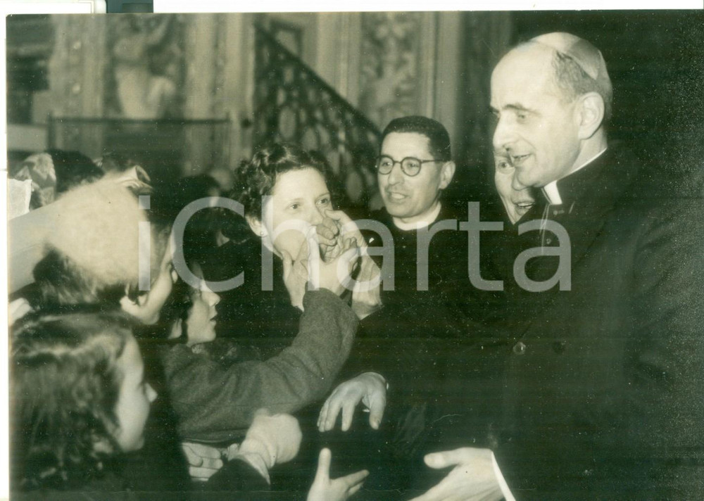 Fotografia d epoca originale 1955 RHO Il cardinale Giovanni Battista MONTINI in visita al santuario del paese 1