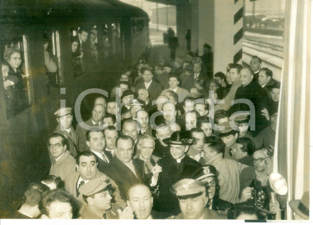 Fotografia d epoca originale 1955 LODI Arrivo del cardinal Giovanni Battista MONTINI alla stazione FOTO 18x13 1