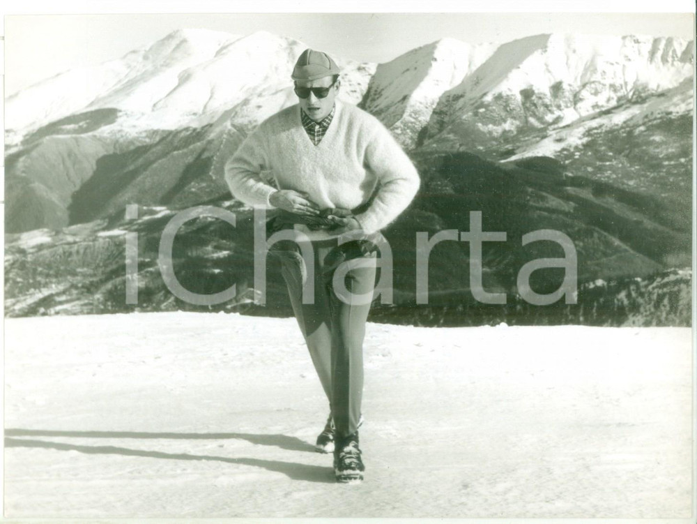 Fotografia d epoca originale 1958 ABETONE Passeggiata del ciclista Ercole BALDINI sui campi da sci FOTO 18x13 1