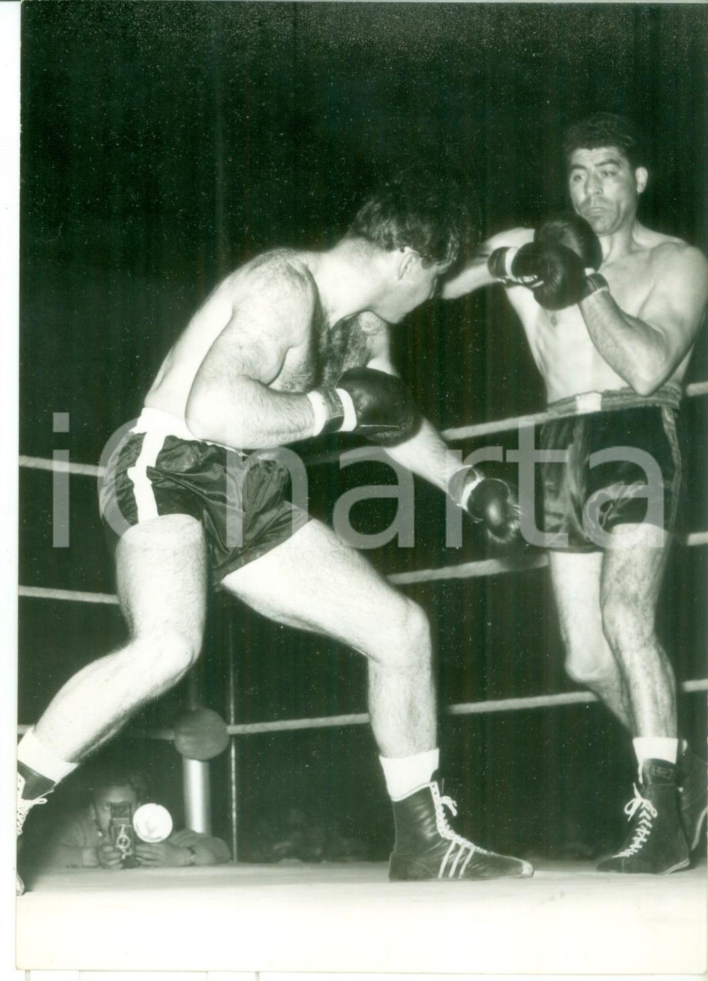 Fotografia d epoca originale 1956 BOLOGNA PUGILATO Incontro tra Franco CAVICCHI e Hans FRIEDRICH Foto 13x18 1