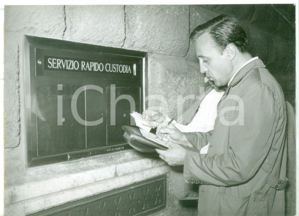 Fotografia d epoca originale 1955 ROMA Via Montecatini  Palazzo Cassa di Risparmio Servizio rapido custodia 1