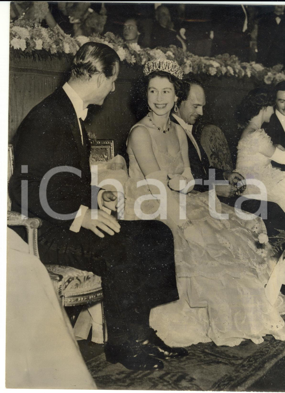 Fotografia d epoca originale 1953 LONDON ODEON Rob Roy film  ELIZABETH II with Philip of EDINBURGH Foto 1