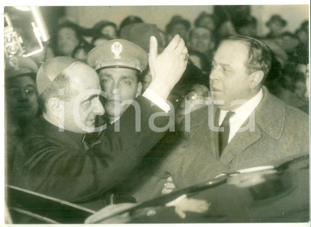 1955 LODI Arrivo cardinale Giovanni Battista MONTINI accolto da on. Luigi MEDA