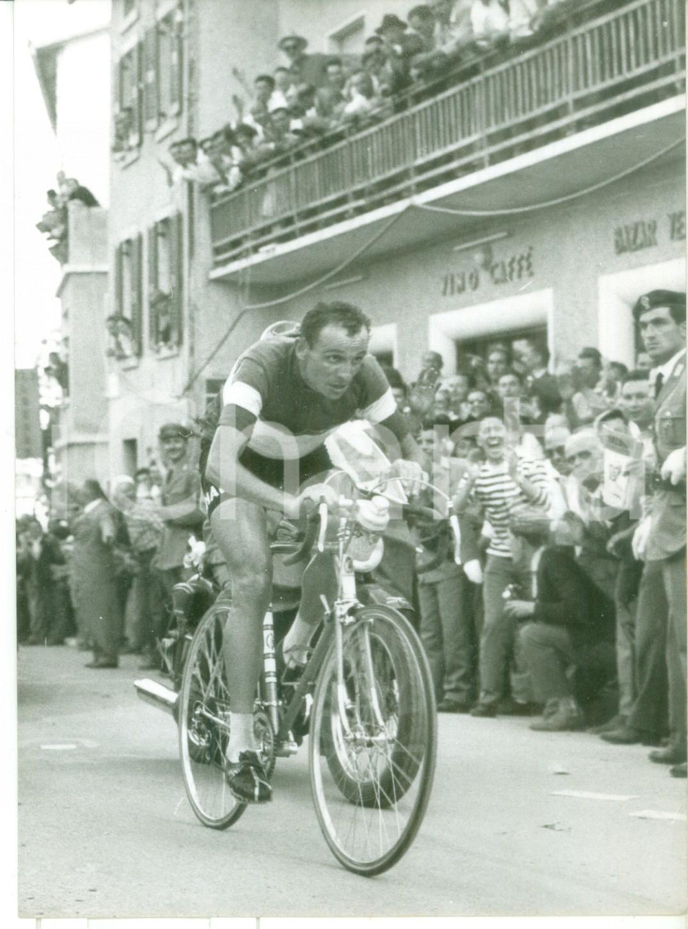 Fotografia d epoca originale 1960 ca GIRO D ITALIA Ciclismo  Ercole BALDINI durante la 16 tappa Foto 13x18 1