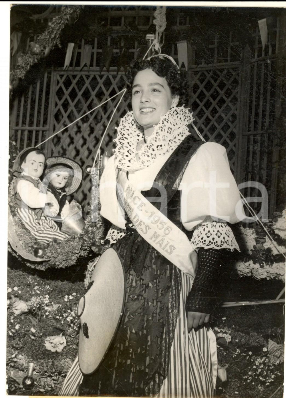 Fotografia d epoca originale 1956 NICE Maryse BOTTAU élue nouvelle Reine des Mais Photo 13x18 cm 1