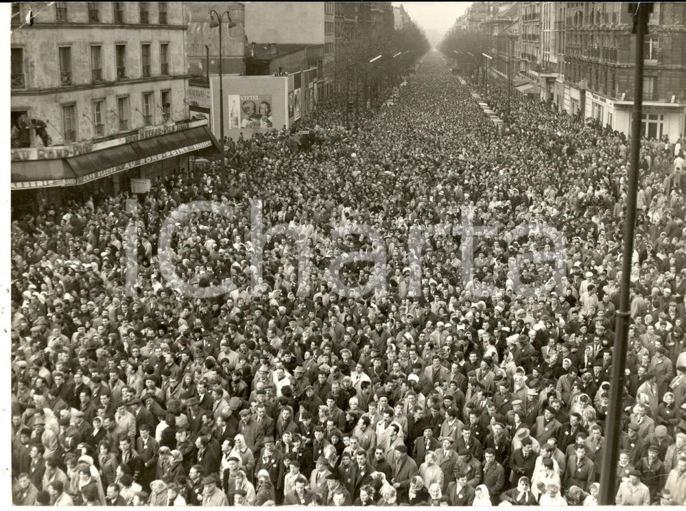 Fotografia d epoca originale 1962 PARIS ObsÃ¨ques victimes du 8 FÃ©vrier  CortÃ¨ge de 200.000 personnes  Photo 1