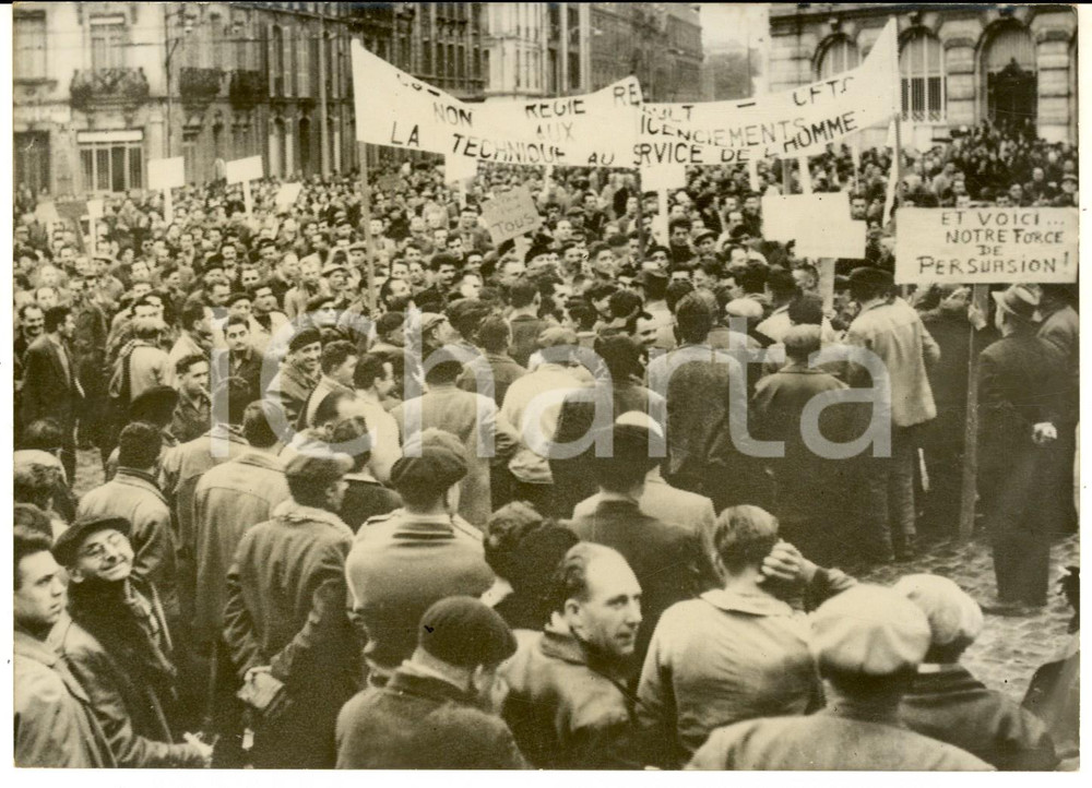 Fotografia d epoca originale 1960 BOULOGNEBILLANCOURT Corteo degli operai licenziati dalla RENAULT  Foto 1