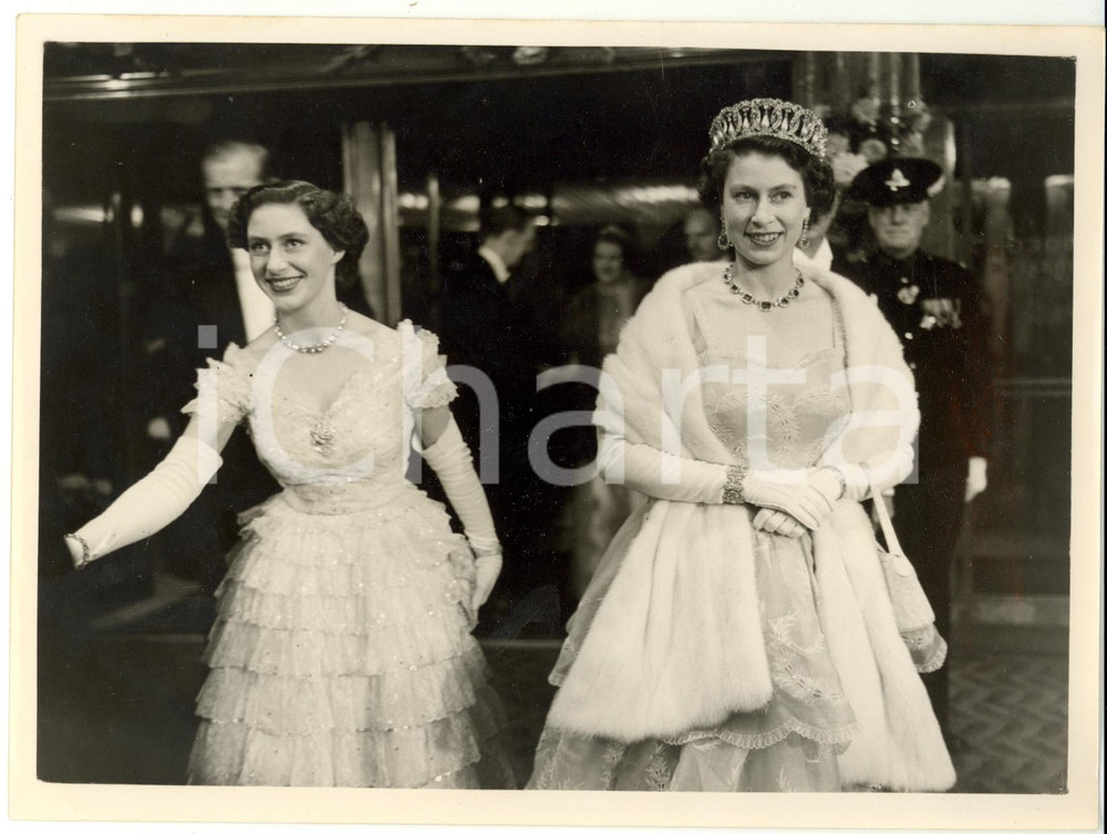 Fotografia d epoca originale 1953 LONDON ODEON Royal Film Performance  ELIZABETH II and princess MARGARET 1