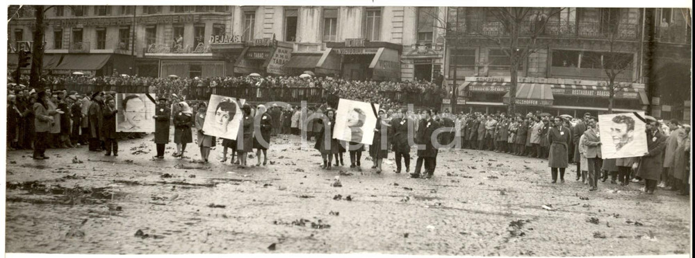 1962 PARIS Obsèques victimes du 8 Février - Cortège avec les portraits - Photo