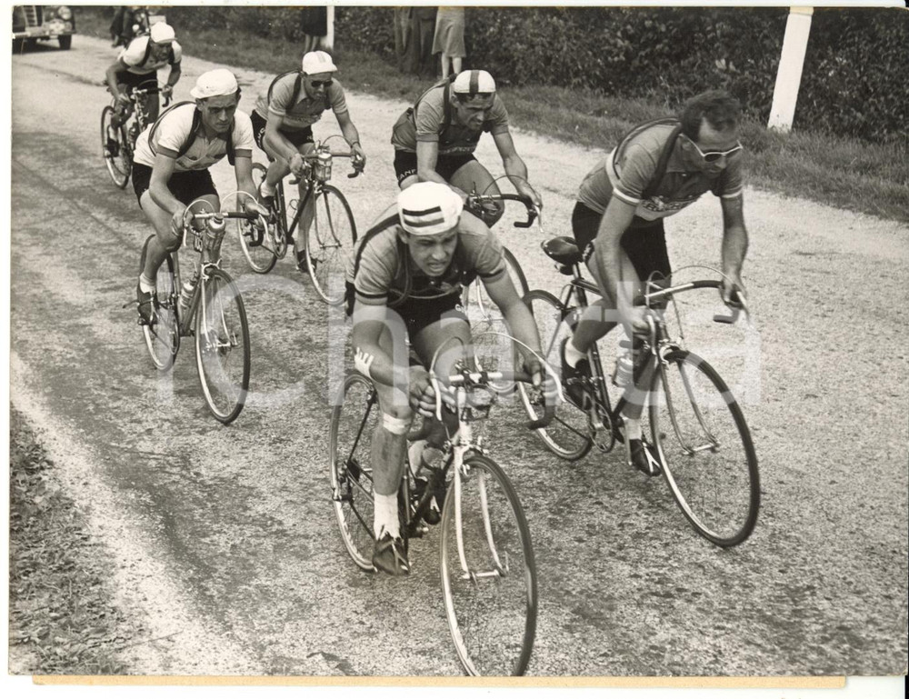 Fotografia d epoca originale 1953 TOUR DE FRANCE CICLISMO Martin VAN GENEUGDEN Lucien LAZARIDES François MAHE 1
